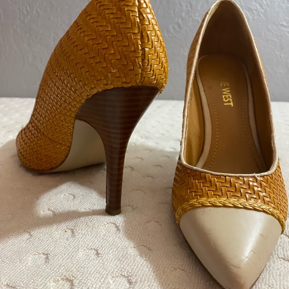 NINE WEST Woven Cream and Yellow Spectators - Picture 9 of 14